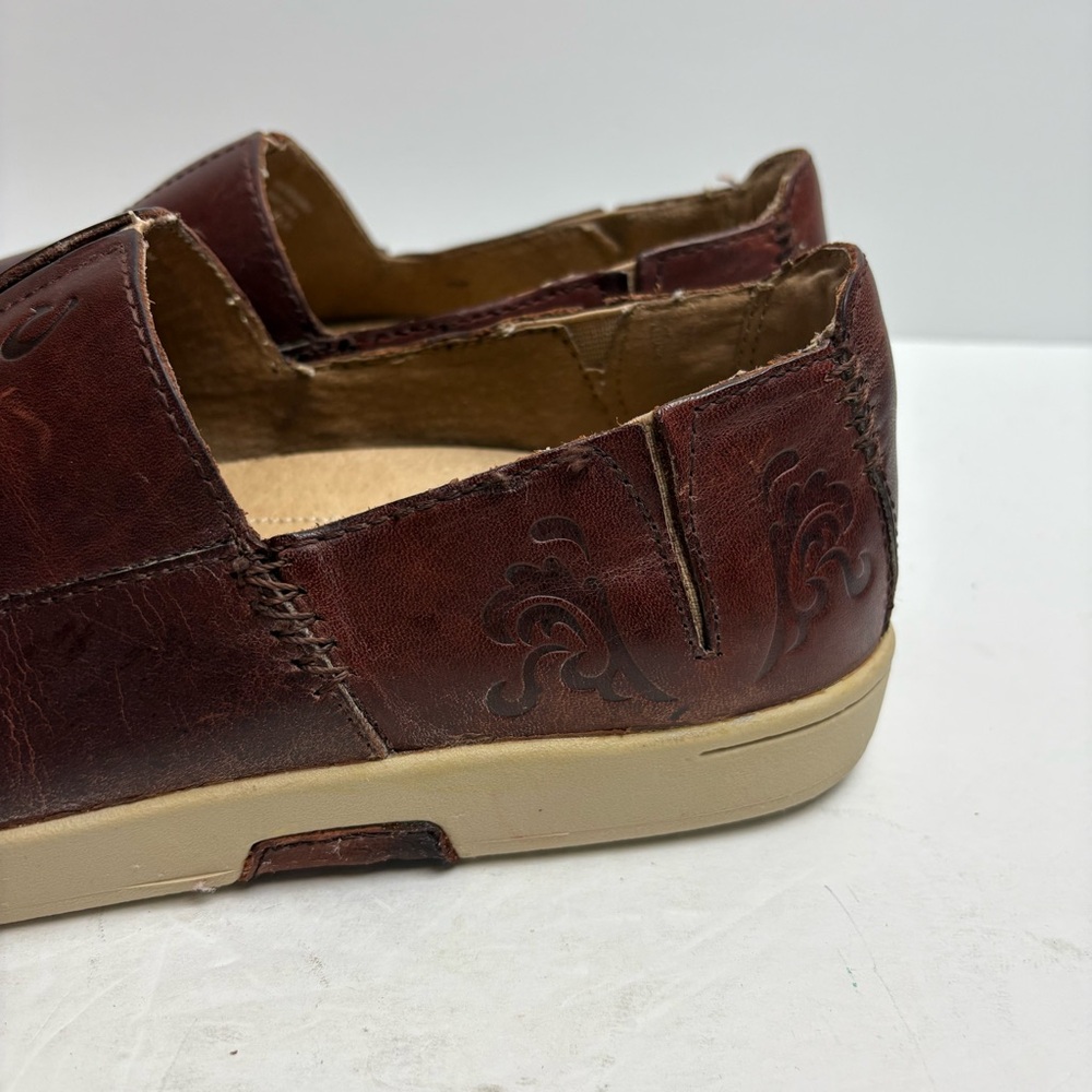 Olukai Kama’aina Men’s Slip on Loafers Brown Leather Tooled Size 9 - Picture 2 of 11